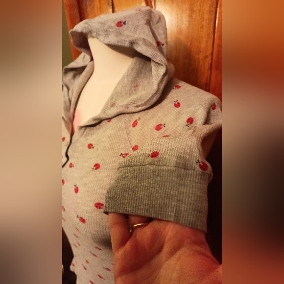 ⭐**VINTAGE**Wet seal top⭐(bundle (2) listings with a ⭐ for $15) - Picture 3 of 6